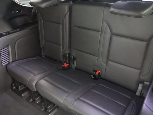 Used 2023 Chevrolet Suburban LT w/ LT Signature Package RWD image 8