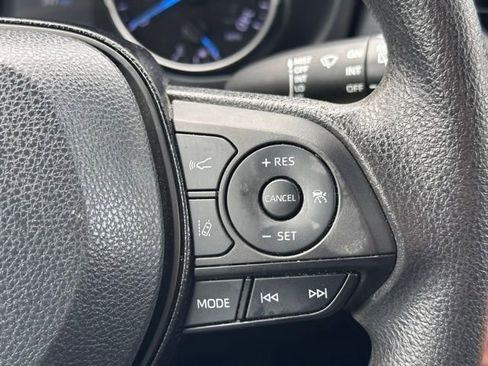 Used 2022 Toyota RAV4 LE w/ Carpet Mat Package (TMS) AWD/4WD image 12