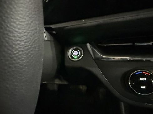 Used 2025 Buick Envista Preferred w/ Convenience II Package image 18