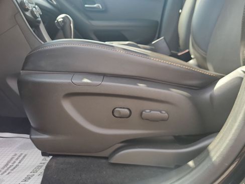Used 2019 Chevrolet Trax LT w/ LT Convenience Package FWD image 23