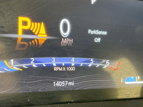 Used 2023 Jeep Grand Cherokee Limited image 12