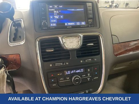 Used 2013 Chrysler Town & Country Touring FWD image 18