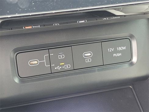 New 2025 Hyundai Tucson Limited image 24