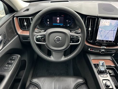 Certified 2023 Volvo XC60 B5 Ultimate image 13