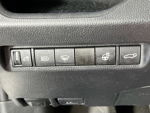 Used 2019 Toyota RAV4 XLE w/ Convenience Package AWD/4WD image 10