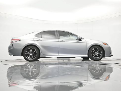 Used 2020 Toyota Camry SE w/ Convenience Package FWD image 39