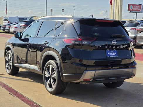 Used 2026 Nissan Rogue SL FWD image 7