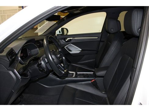 Used 2024 Audi Q3 2.0T Premium image 11