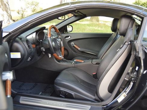 Used 2011 Mercedes-Benz SLK 300 image 31