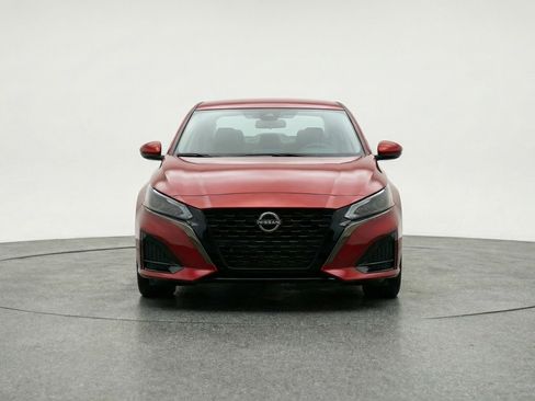 Used 2025 Nissan Altima 2.5 SV FWD image 2