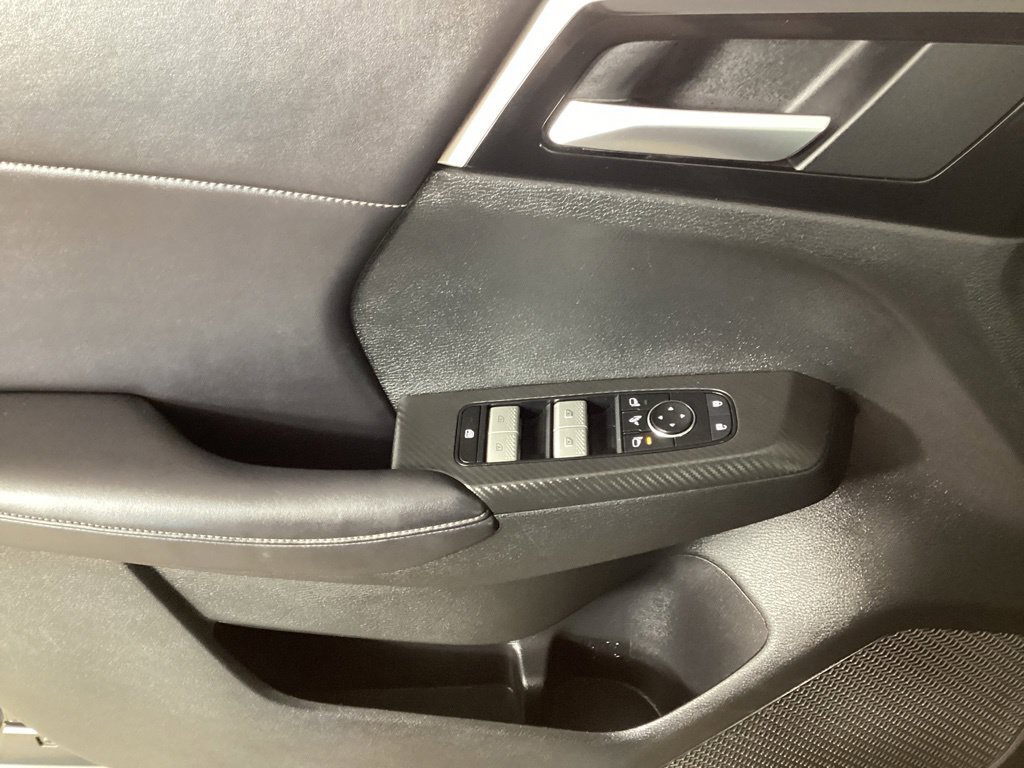 Used 2024 Mitsubishi Outlander SE Black Edition FWD image 11