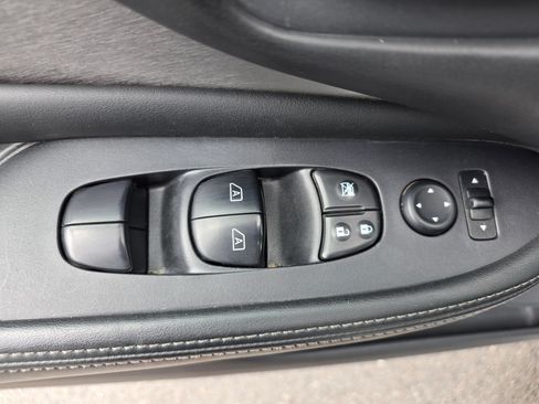 Used 2019 Nissan Murano S AWD/4WD image 24