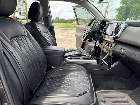 Used 2022 Toyota Tacoma SR5 w/ Technology Package RWD image 31