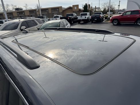 Used 2022 Jeep Grand Cherokee Limited image 11