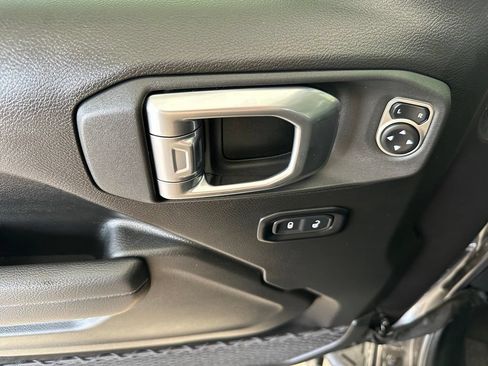 Used 2025 Jeep Gladiator Sport AWD/4WD image 12