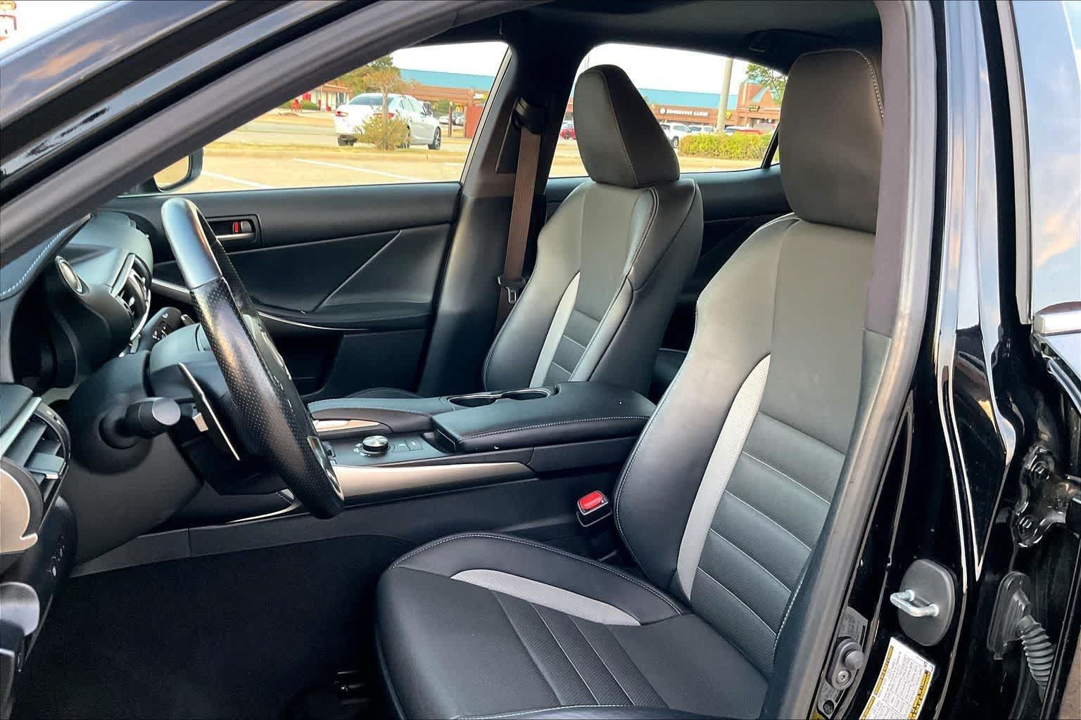 Used 2020 Lexus IS 300 F Sport w/ Blackline Edition AWD/4WD image 9