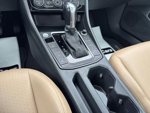 Used 2019 Volkswagen Jetta SEL w/ Cold Weather Package image 20