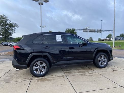 Used 2024 Toyota RAV4 XLE AWD/4WD image 12