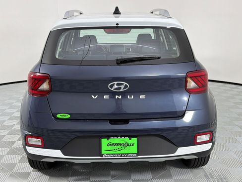 Used 2022 Hyundai Venue Limited FWD image 10