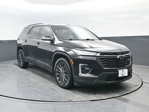 Used 2022 Chevrolet Traverse RS image 2