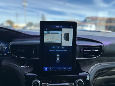 Used 2021 Ford Explorer Platinum w/ Equipment Group 601A image 25