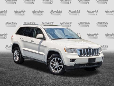 Used 2011 Jeep Grand Cherokee Laredo AWD/4WD image 2