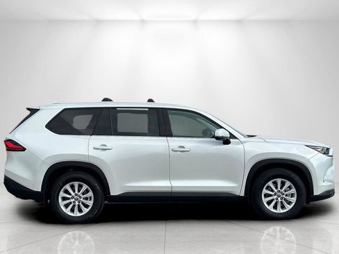 Used 2024 Toyota Grand Highlander AWD image 2