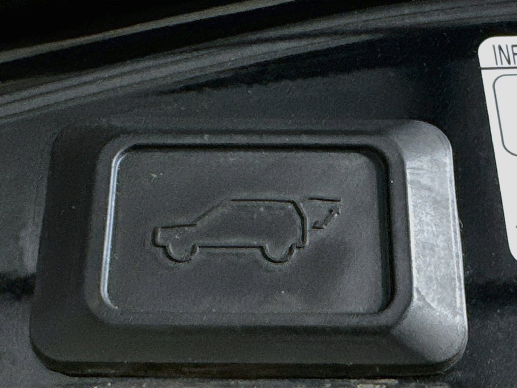 Used 2018 Toyota RAV4 XLE w/ Carpet Mat Package AWD/4WD image 32