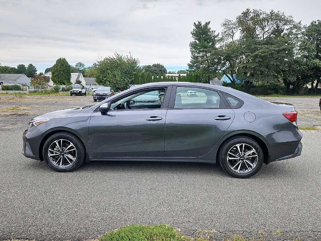 Certified 2023 Kia Forte LXS FWD image 4