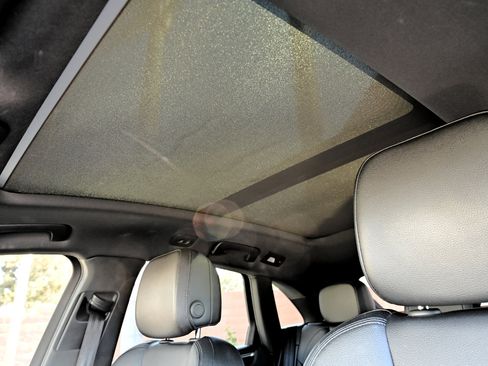 Used 2018 Porsche Macan Sport Edition AWD/4WD image 52