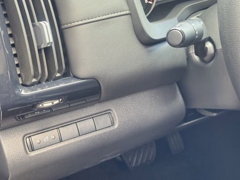 Certified 2025 Nissan Pathfinder S image 11