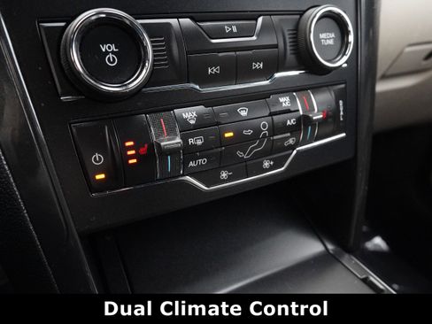 Used 2018 Ford Explorer XLT w/ Equipment Group 202A image 7