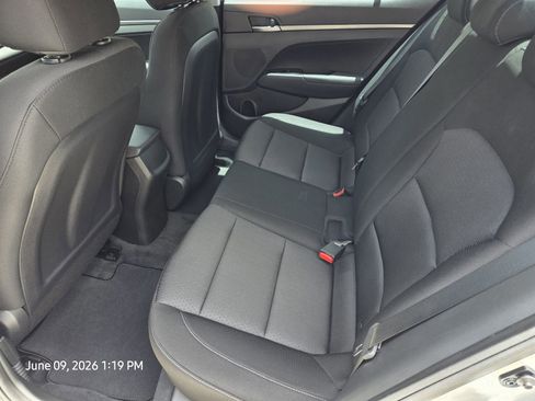 Used 2018 Hyundai Elantra SE w/ SE Connectivity Package 04 FWD image 17