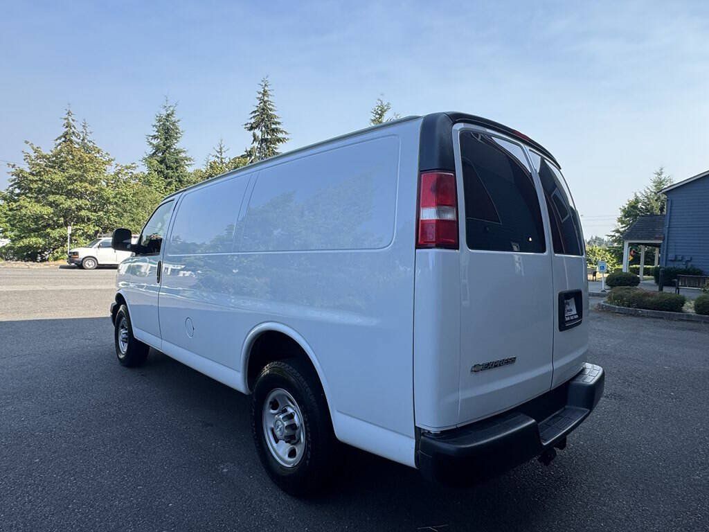 Used 2016 Chevrolet Express 2500 RWD image 6