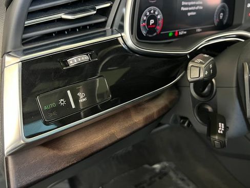 Used 2019 Audi Q8 Prestige AWD/4WD image 30