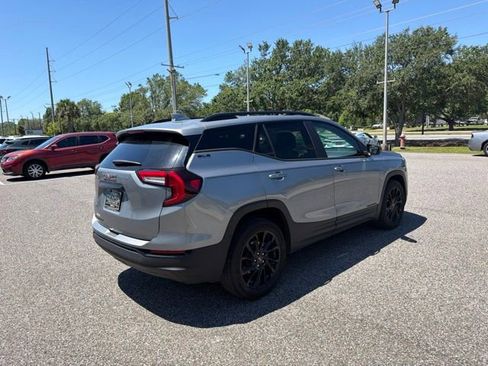 Used 2023 GMC Terrain SLE w/ Driver Convenience Package FWD image 5