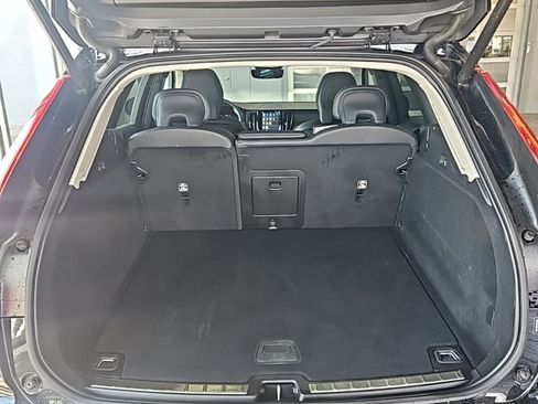 Used 2023 Volvo XC60 B5 Plus FWD image 18