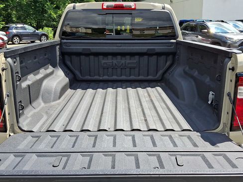 Used 2024 GMC Canyon AT4 w/ AT4 Premium Package AWD/4WD image 33