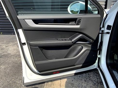 New 2025 Porsche Cayenne Coupe image 27