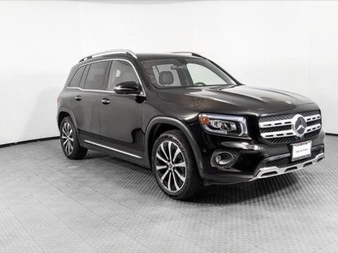 Used 2022 Mercedes-Benz GLB 250 GLB 250 w/ Premium Package image 11