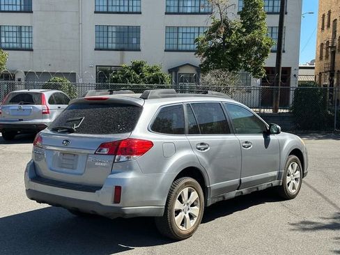 Used 2011 Subaru Outback 2.5i Premium w/ Popular Equipment Group 3B AWD/4WD image 4