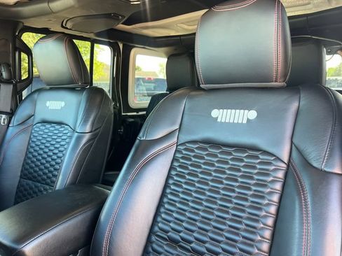 Used 2023 Jeep Wrangler Unlimited Rubicon w/ Dual Top Group AWD/4WD image 11