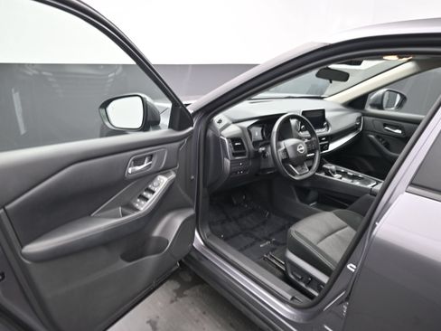 Used 2025 Nissan Rogue SV FWD image 18