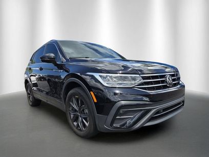 Used 2024 Volkswagen Tiguan SE w/ Panoramic Sunroof Package