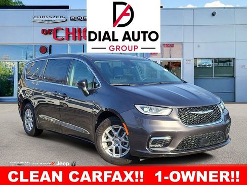 Used 2023 Chrysler Pacifica Touring-L image 1