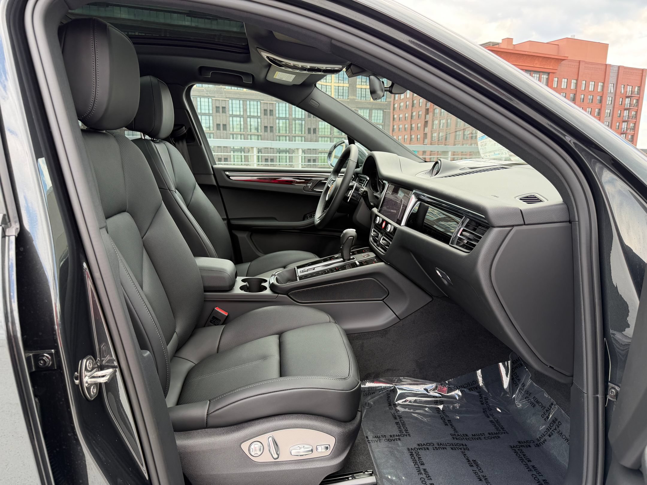 Certified 2026 Porsche Macan AWD/4WD image 15