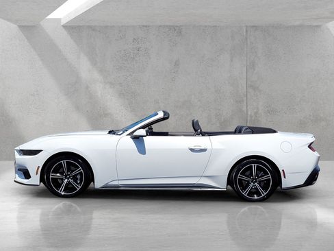 Used 2025 Ford Mustang Premium RWD image 7