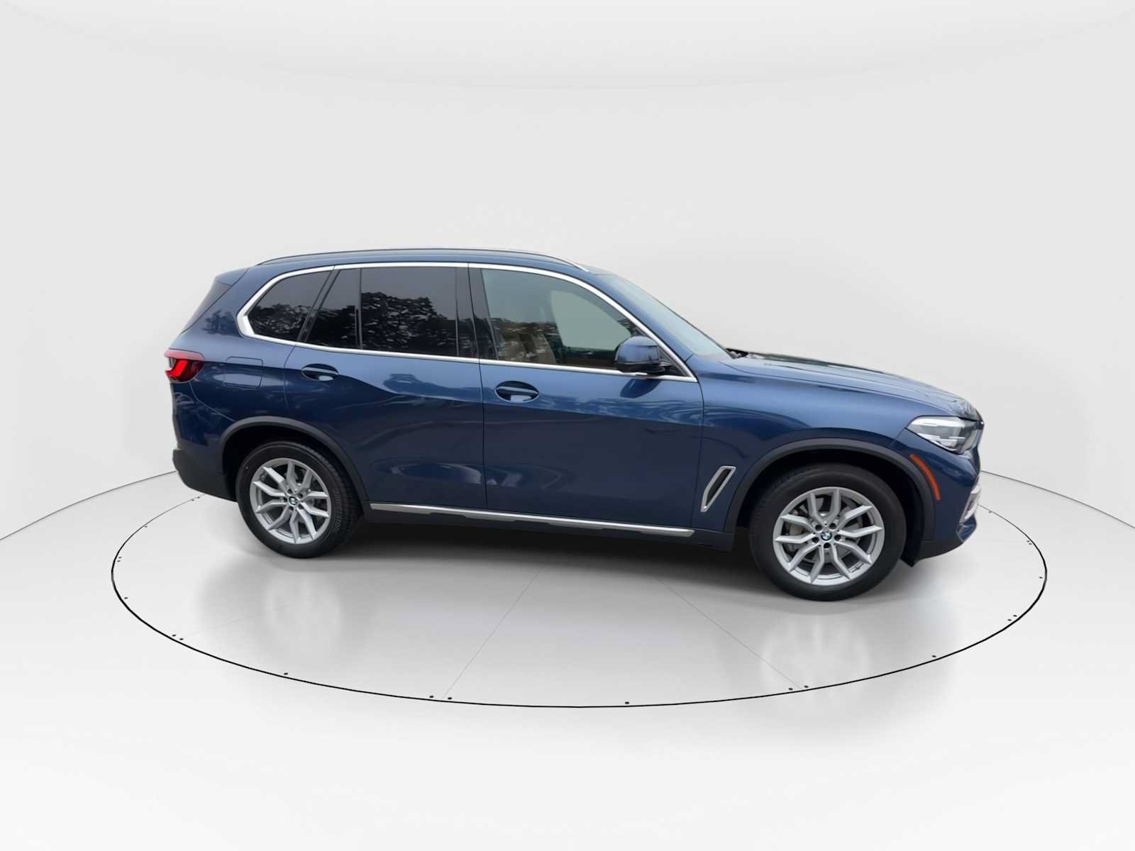 Used 2023 BMW X5 xDrive40i w/ Premium Package AWD/4WD image 9