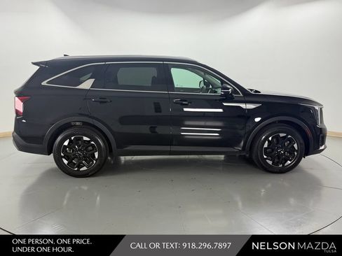 Used 2024 Kia Sorento S FWD image 5