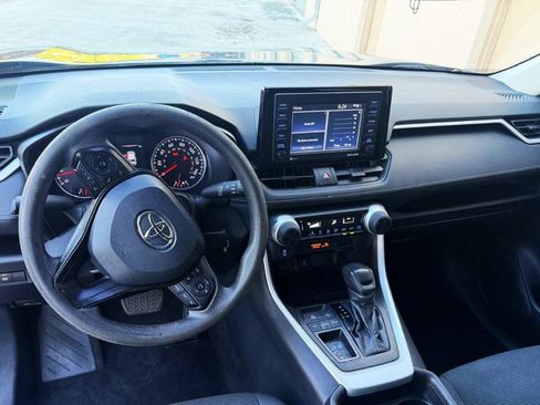Used 2021 Toyota RAV4 LE FWD image 17